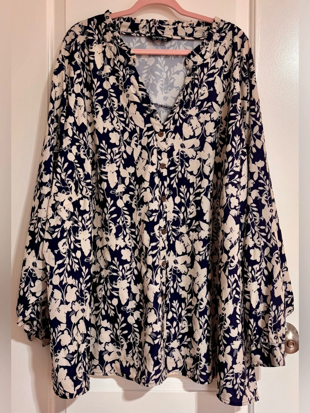 💙 BloomChic Blue and Cream Floral Top